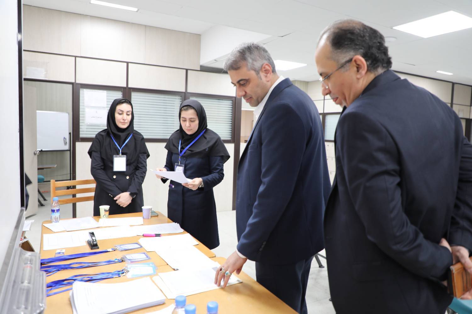 بازدید مسئولان وزارت بهداشت از روند ارزیابی نهایی داوطلبان آزمون استخدامی سال ۱۴۰۴ دانشگاه علوم پزشکی ایران